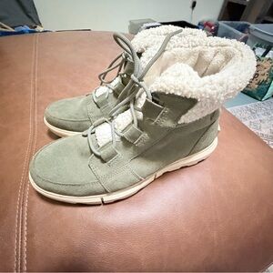 Sorel Green Suede Winter Boots with Cream Fur Lining